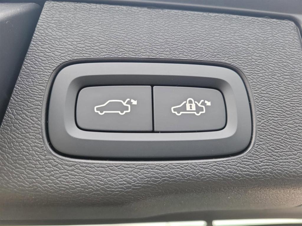 new 2025 Volvo XC60 car, priced at $50,705