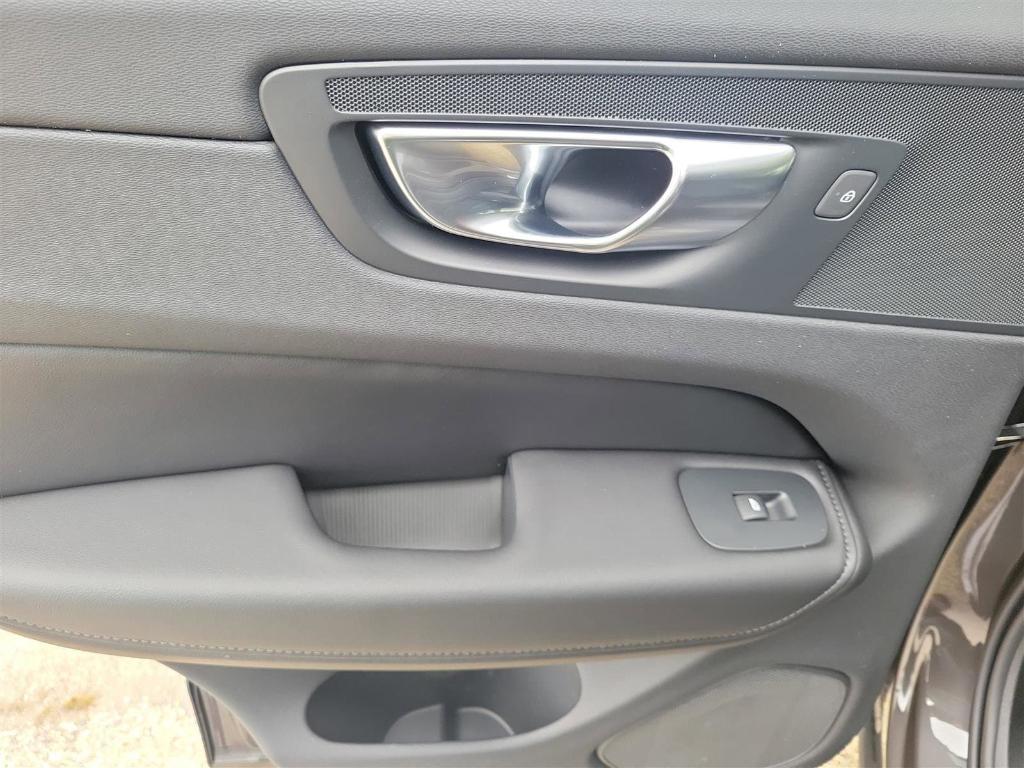 new 2025 Volvo XC60 car, priced at $50,705