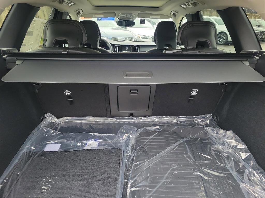 new 2025 Volvo XC60 car, priced at $50,705
