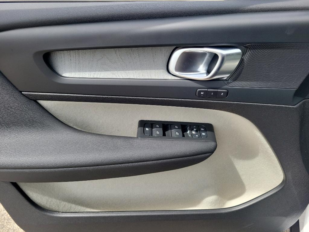 new 2025 Volvo XC40 car, priced at $48,335