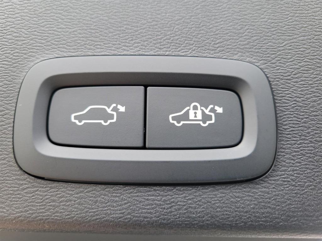 new 2025 Volvo XC40 car, priced at $48,335