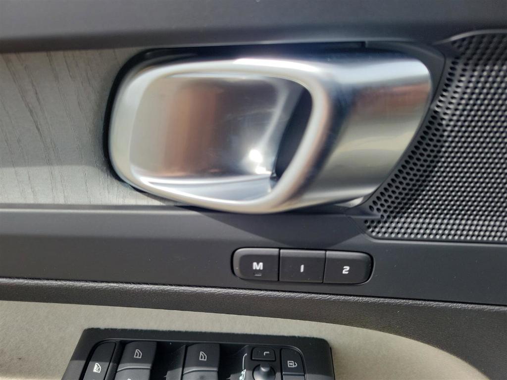 new 2025 Volvo XC40 car, priced at $48,335