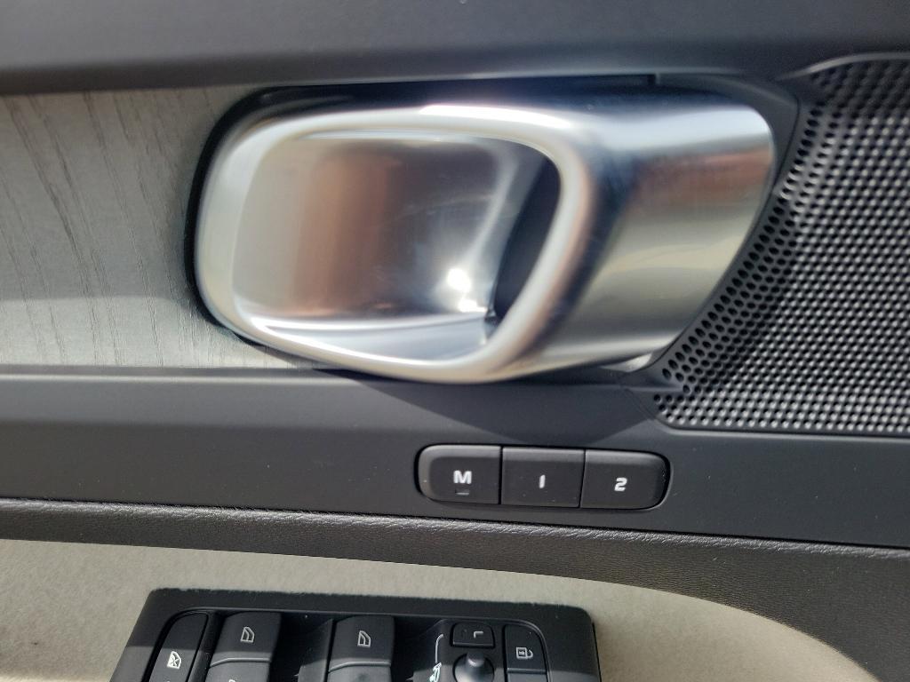new 2025 Volvo XC40 car, priced at $48,335