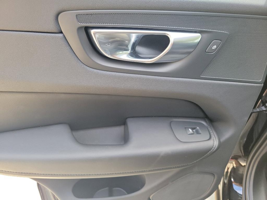 new 2025 Volvo XC60 car, priced at $55,725