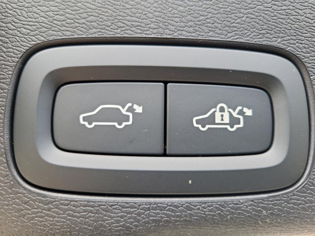 new 2025 Volvo XC60 Plug-In Hybrid car, priced at $65,865