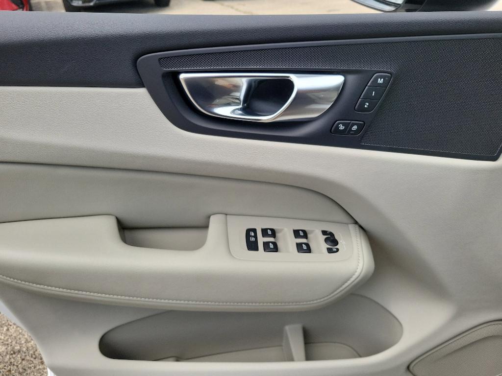 new 2025 Volvo XC60 Plug-In Hybrid car, priced at $65,865