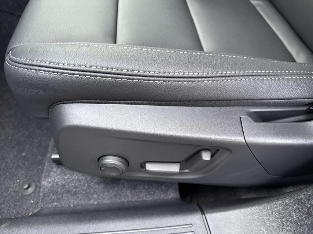 new 2026 Volvo XC40 car, priced at $46,425