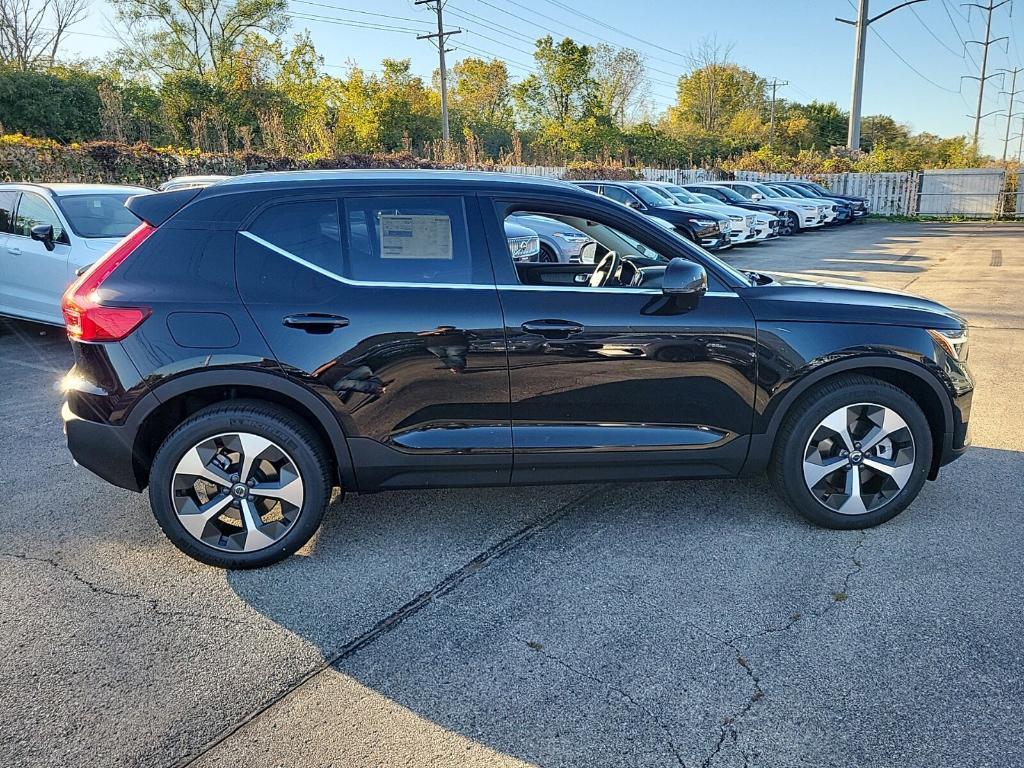 new 2025 Volvo XC40 car, priced at $46,015