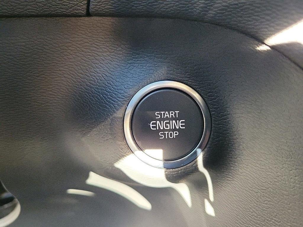 new 2025 Volvo XC40 car, priced at $46,015