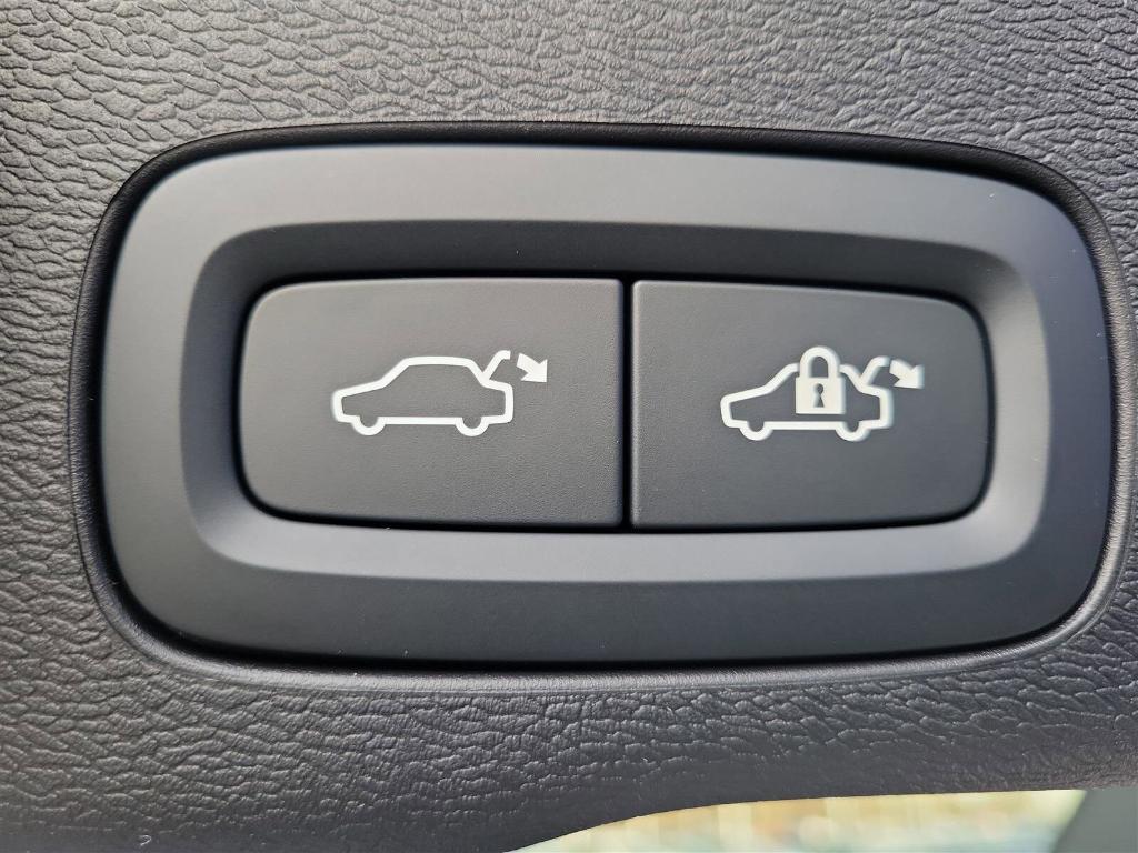 new 2025 Volvo XC60 Plug-In Hybrid car, priced at $62,100
