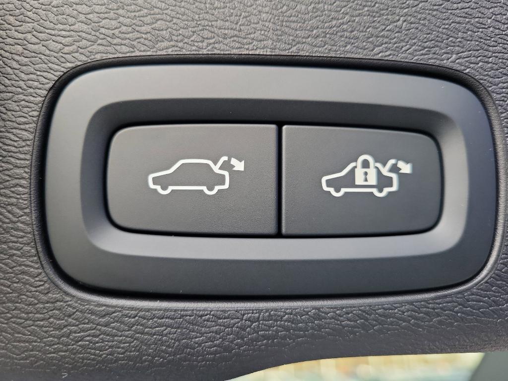 new 2025 Volvo XC60 Plug-In Hybrid car, priced at $62,100