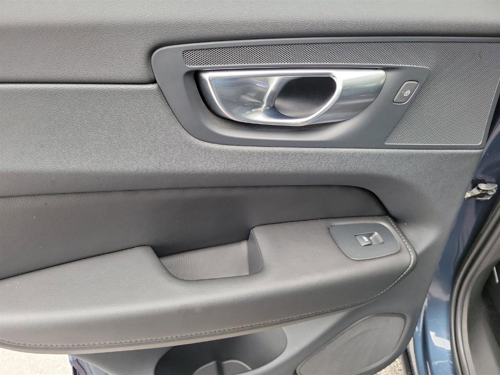 used 2023 Volvo XC60 car, priced at $38,427