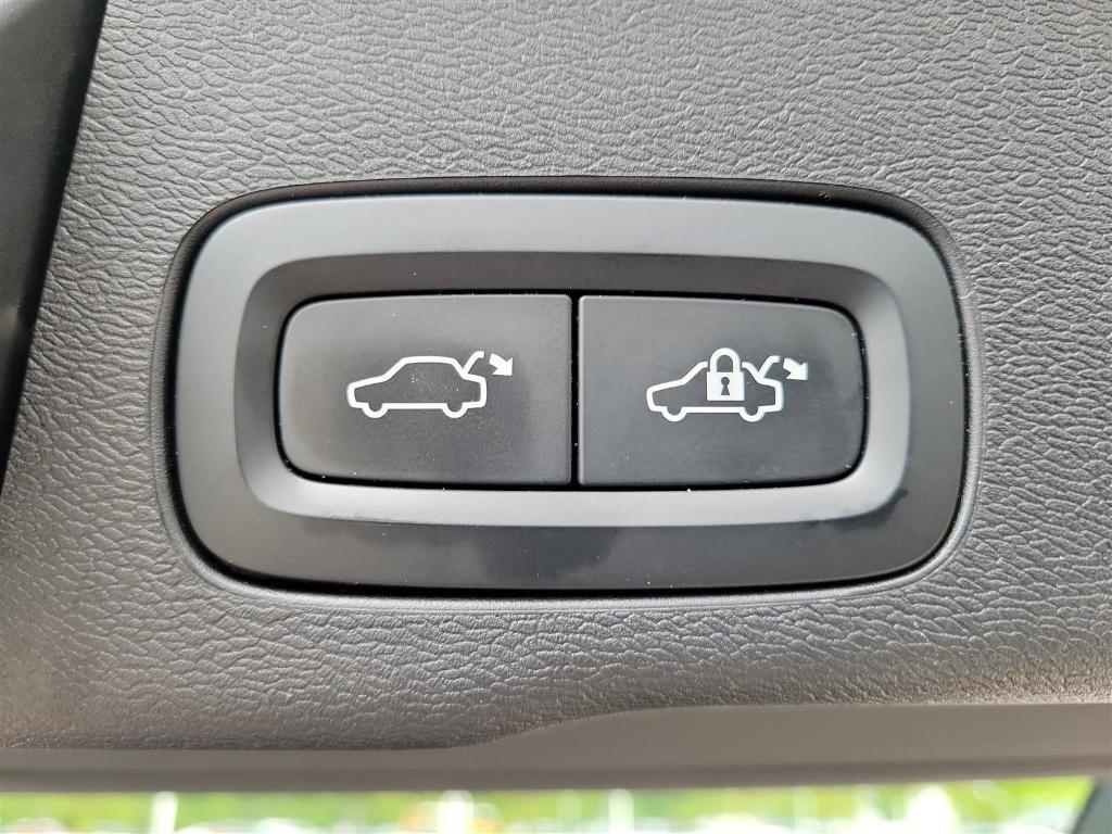 used 2023 Volvo XC60 car, priced at $39,989