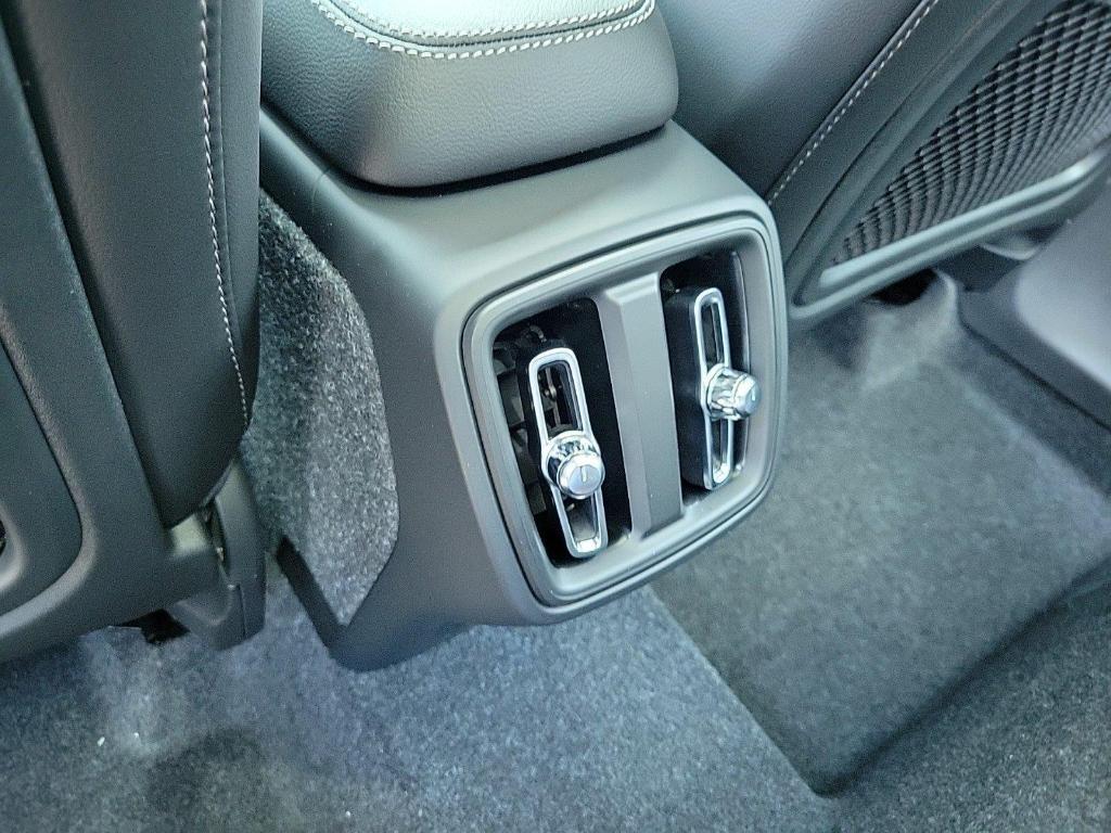 new 2025 Volvo XC40 car, priced at $46,015