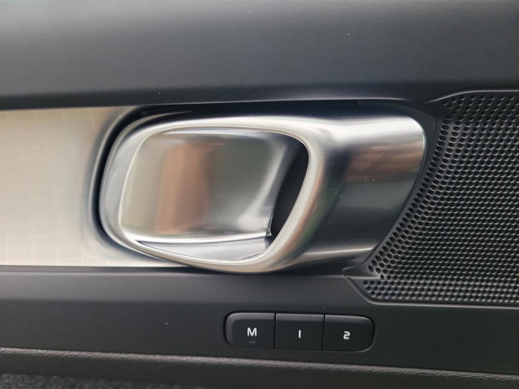 new 2025 Volvo XC40 car, priced at $45,165