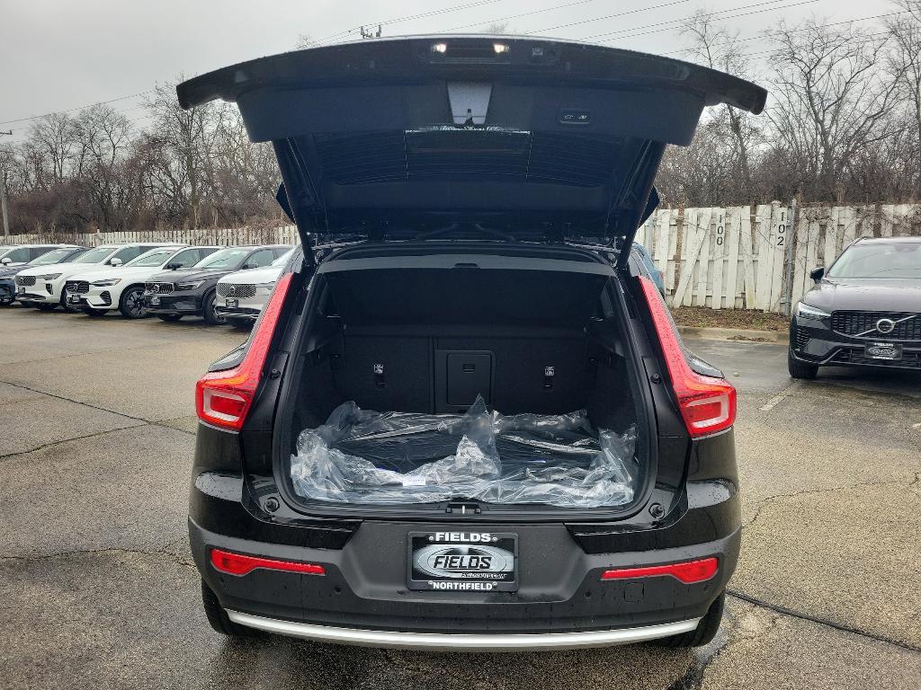 new 2025 Volvo XC40 car, priced at $45,165