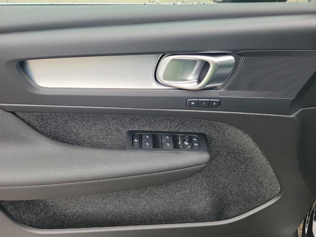 new 2025 Volvo XC40 car, priced at $45,165