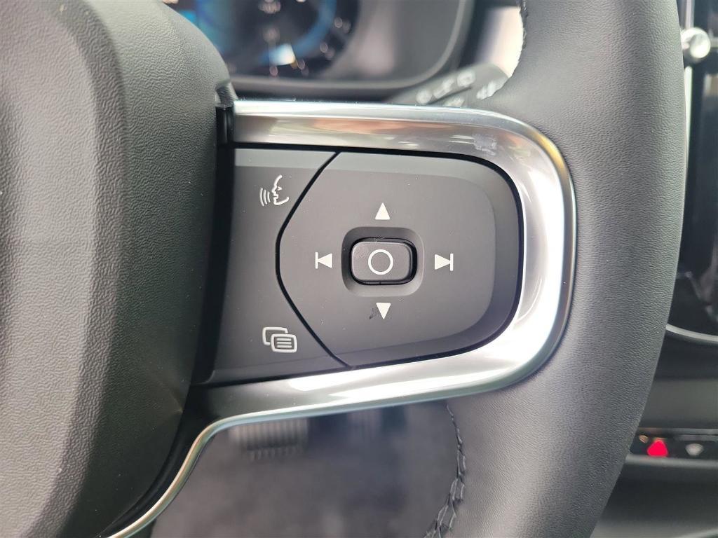 new 2025 Volvo XC40 car, priced at $45,165