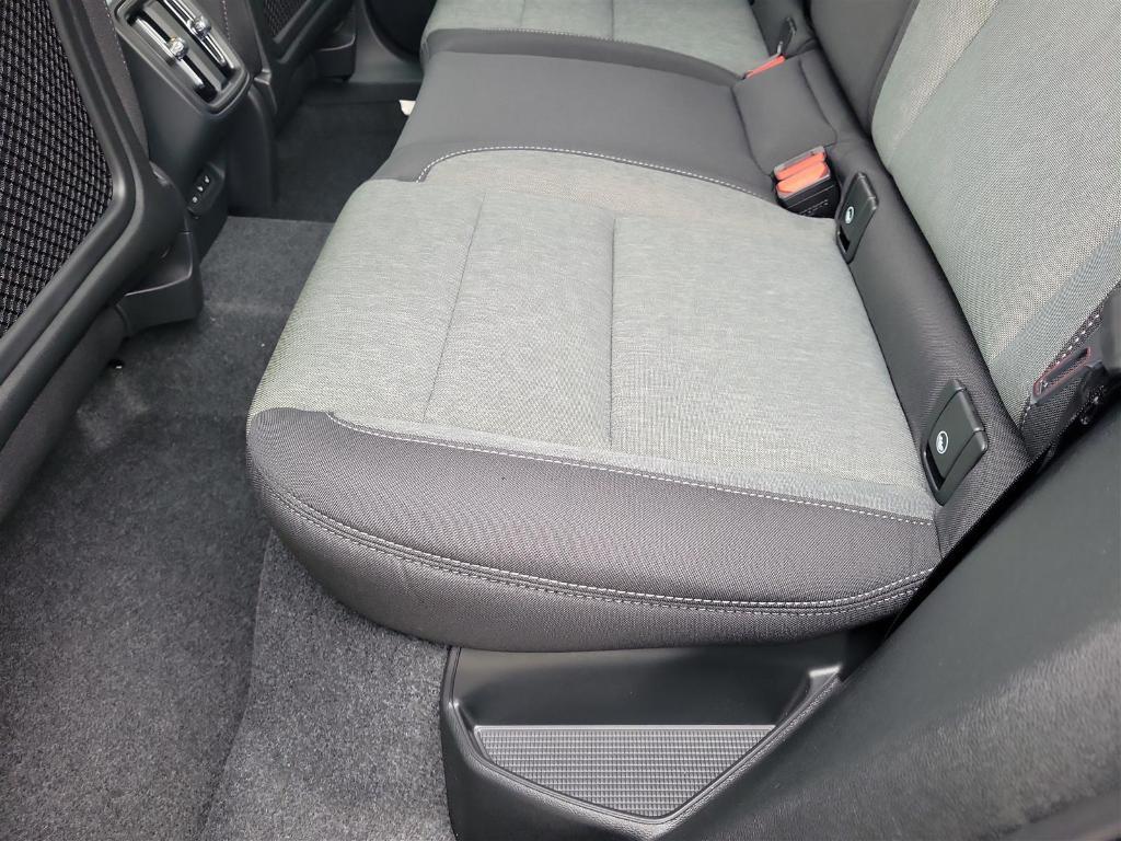 new 2025 Volvo XC40 car, priced at $45,165