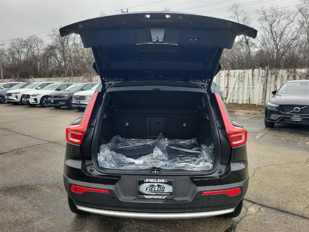 new 2025 Volvo XC40 car, priced at $45,165