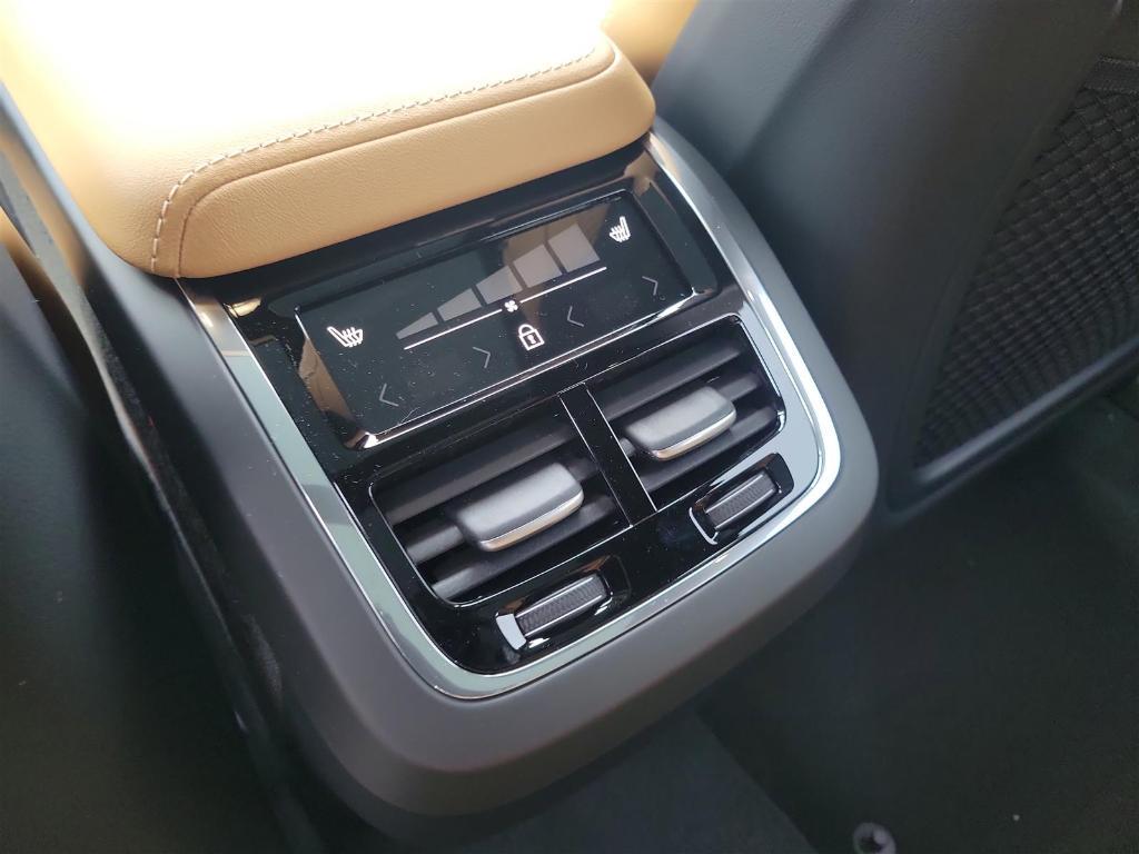 new 2025 Volvo XC60 car, priced at $61,010
