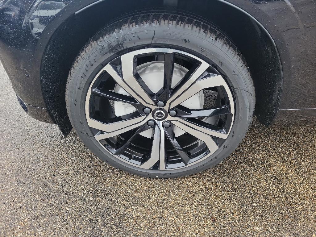 new 2025 Volvo XC60 car, priced at $61,010