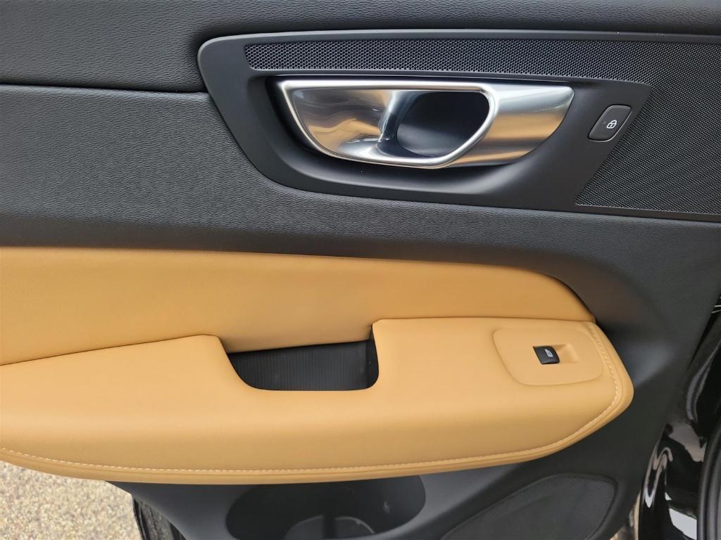 new 2025 Volvo XC60 car, priced at $61,010