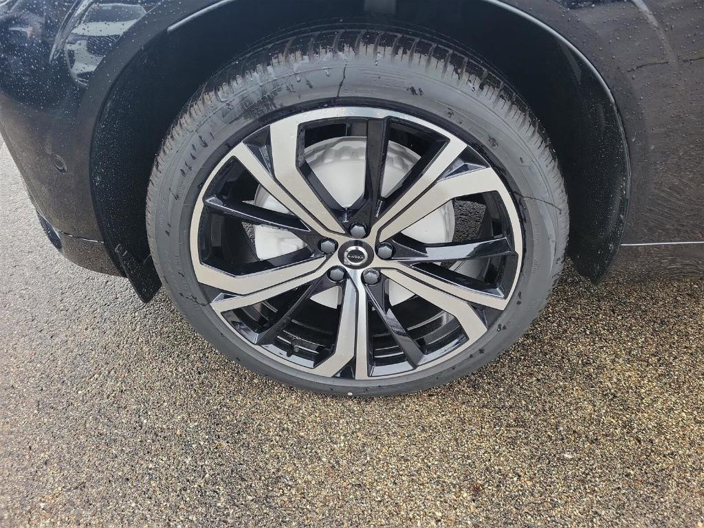 new 2025 Volvo XC60 car, priced at $61,010