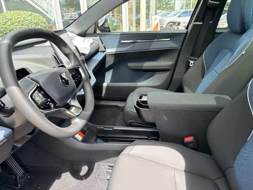 new 2025 Volvo EX30 car