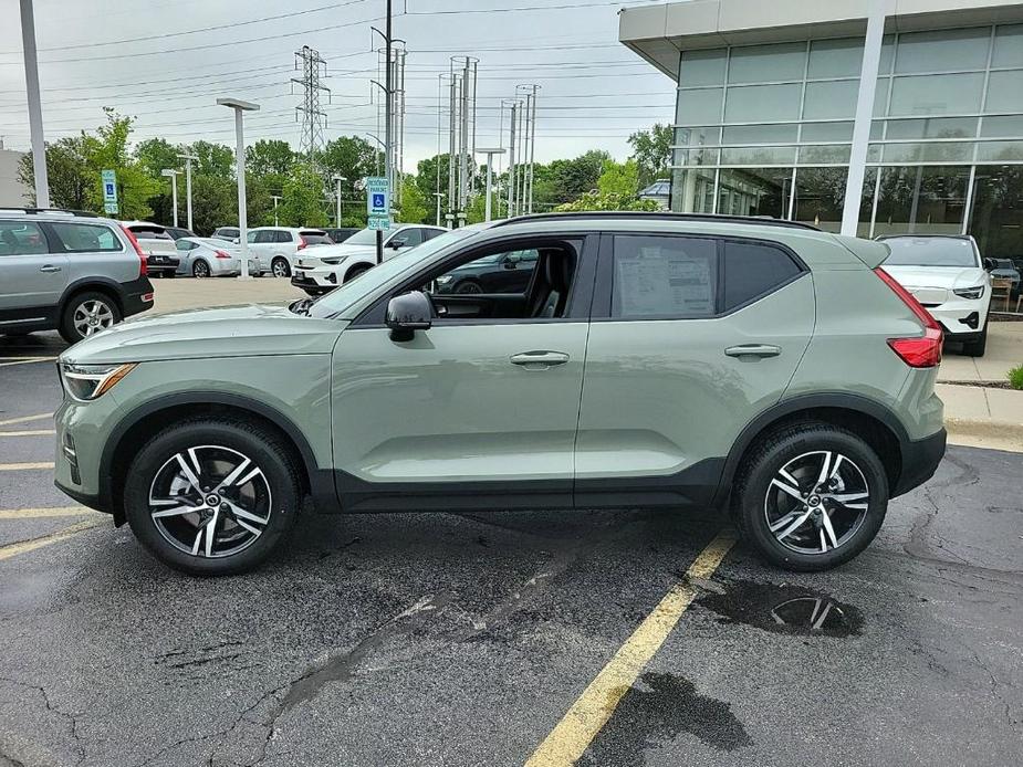 new 2024 Volvo XC40 car, priced at $44,045