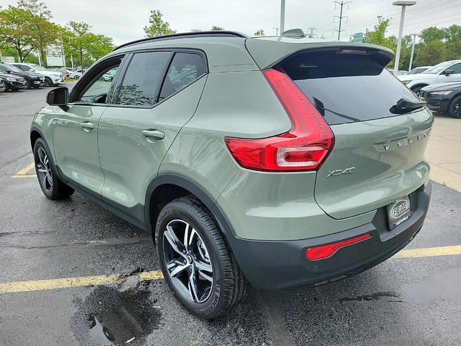 new 2024 Volvo XC40 car, priced at $44,045