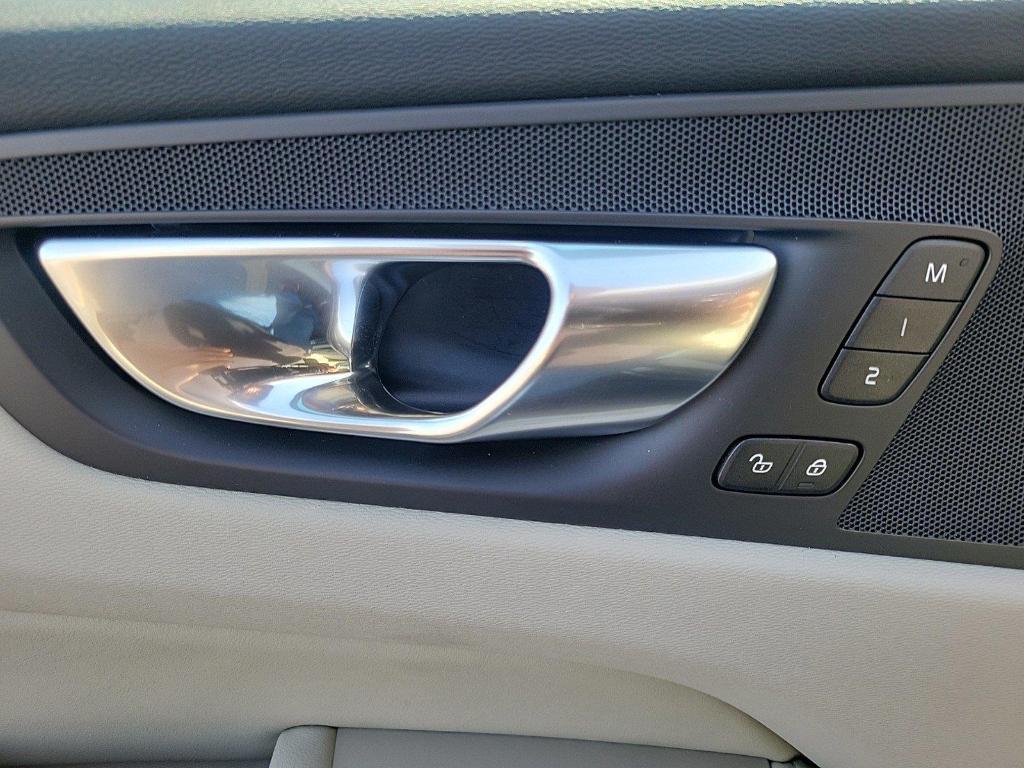 new 2025 Volvo XC60 car, priced at $50,705