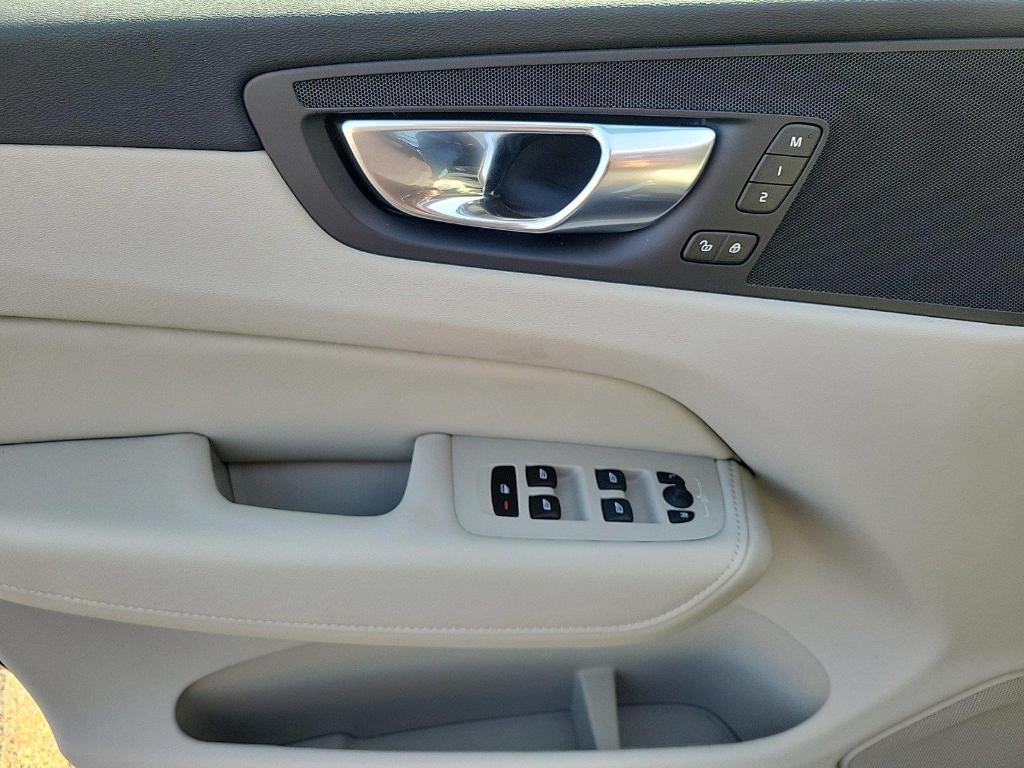 new 2025 Volvo XC60 car, priced at $50,705