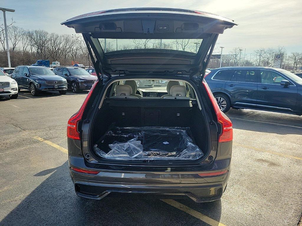 new 2025 Volvo XC60 car, priced at $50,705