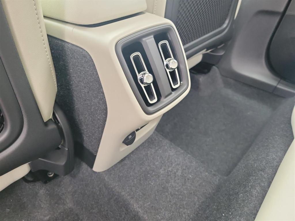 new 2025 Volvo XC40 car, priced at $52,015