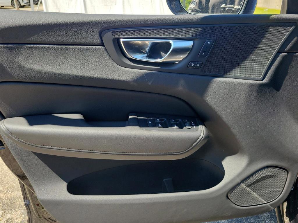 new 2025 Volvo XC60 car, priced at $49,095