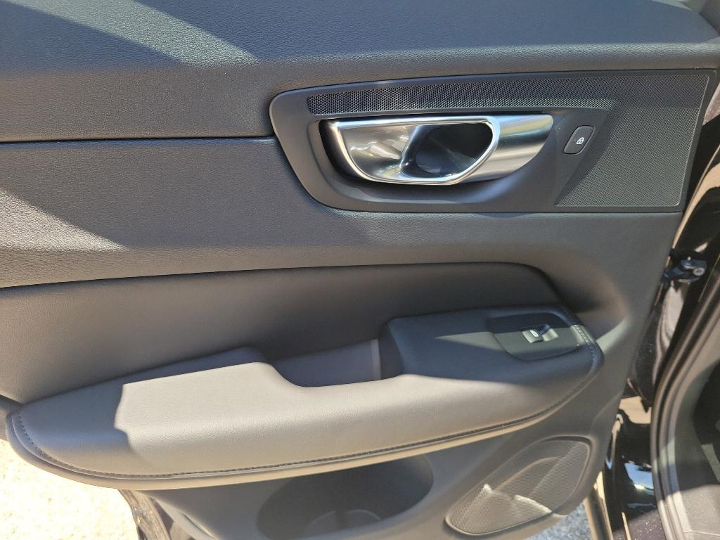 new 2025 Volvo XC60 car, priced at $49,095