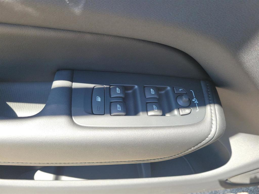 new 2025 Volvo XC60 car, priced at $49,095