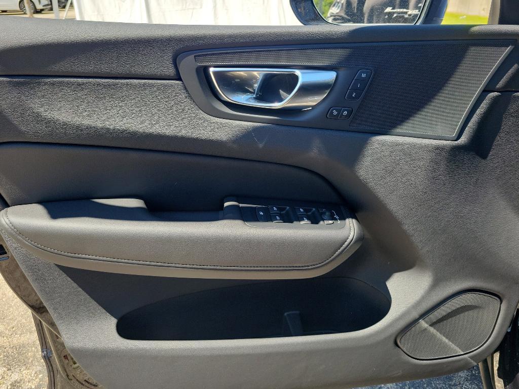 new 2025 Volvo XC60 car, priced at $49,095