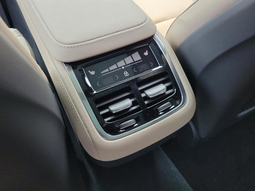 new 2025 Volvo XC90 car, priced at $69,545