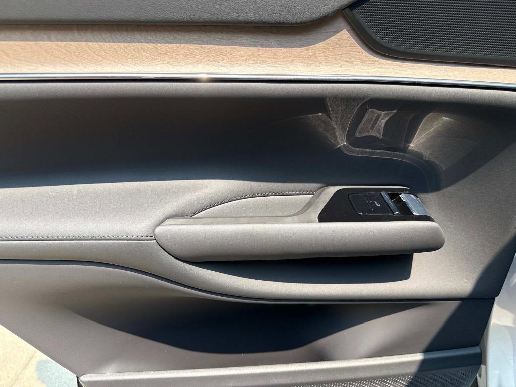 new 2025 Volvo EX90 car, priced at $80,562