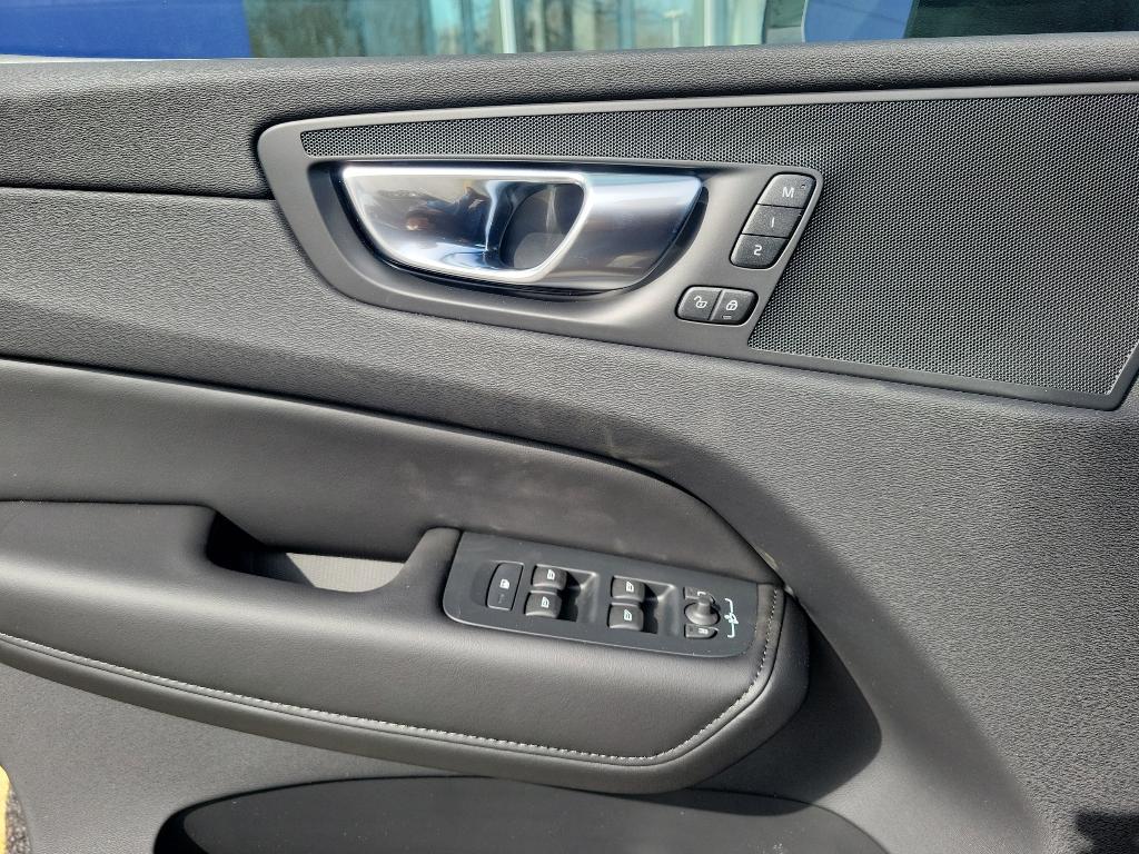new 2025 Volvo XC60 car, priced at $50,705