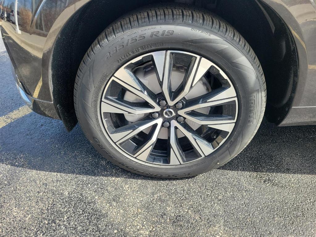 new 2025 Volvo XC60 car, priced at $50,705