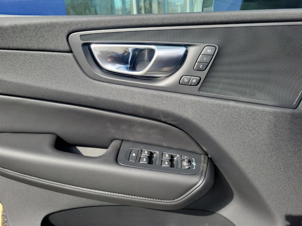 new 2025 Volvo XC60 car, priced at $50,705