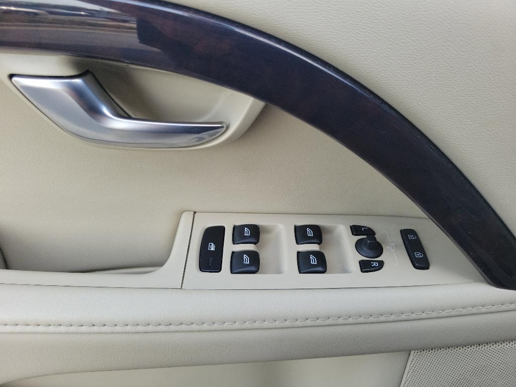 used 2015 Volvo XC70 car, priced at $20,000