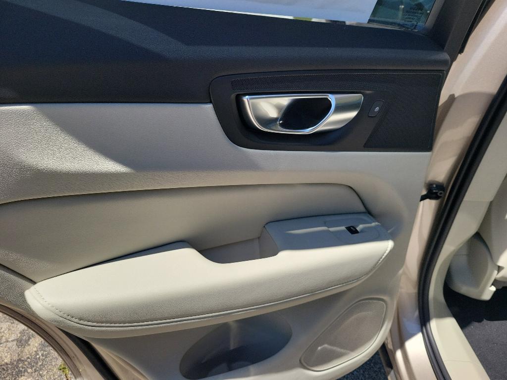 new 2025 Volvo XC60 car, priced at $60,660