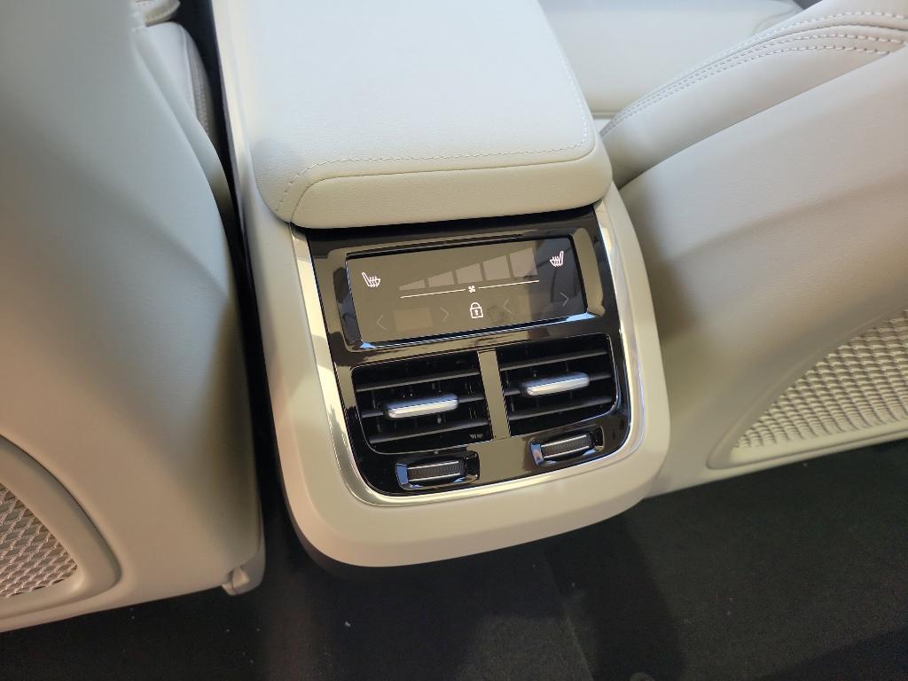new 2025 Volvo XC60 car, priced at $60,660