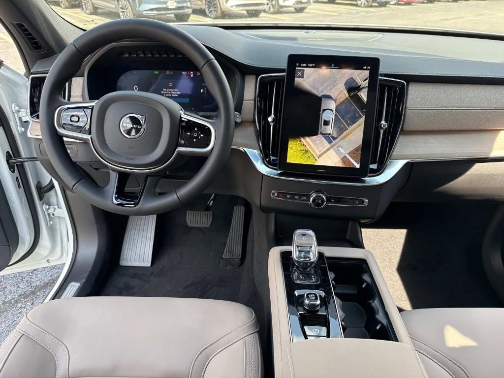 new 2025 Volvo XC90 Plug-In Hybrid car