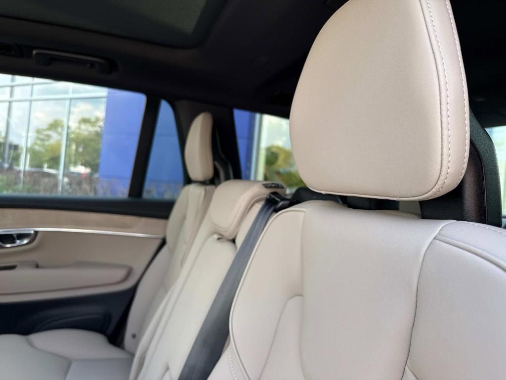 new 2025 Volvo XC90 Plug-In Hybrid car