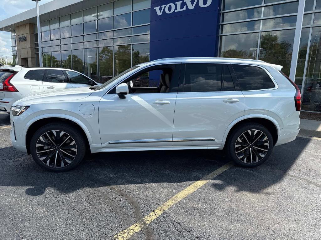 new 2025 Volvo XC90 Plug-In Hybrid car